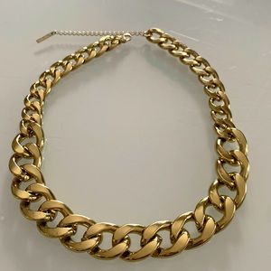 Gold chunky gormet style necklace